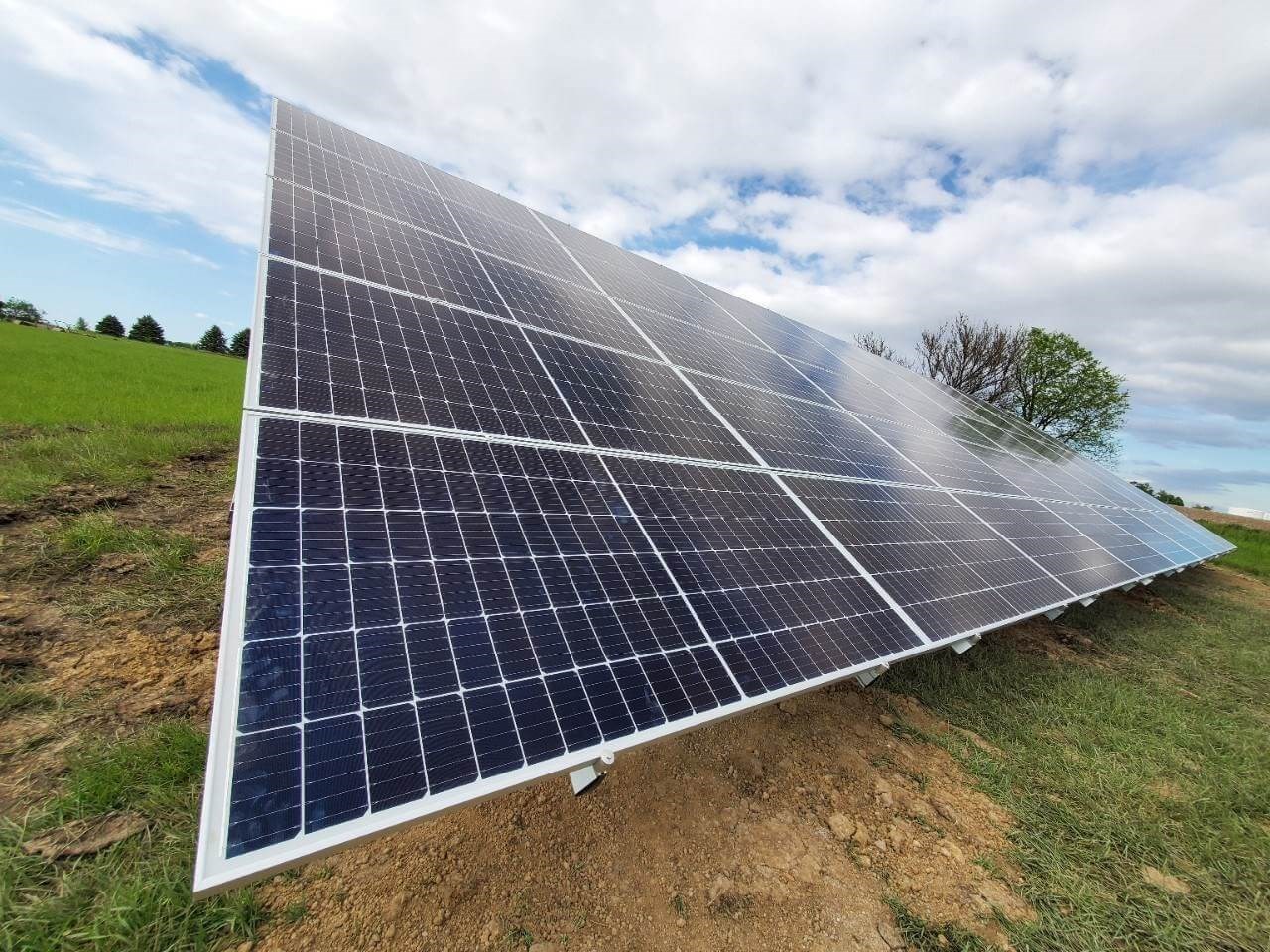 Manhattan | Illinois | Ground mounted solar panels by Yellowlite 