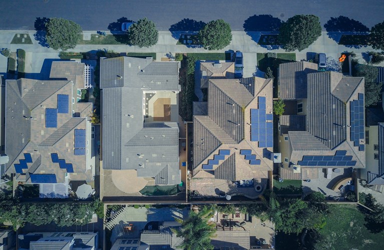 How Solar Power Can Benefit Your Neighbo ..